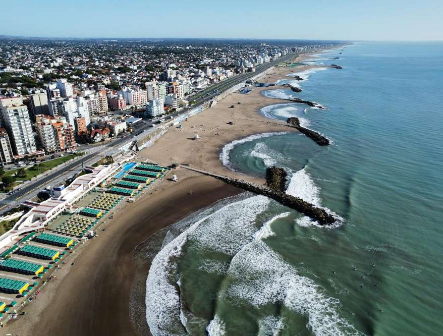 Por que visitar: Buenos Aires é um dos "Destinos Incríveis" da América Latina, conhecido por sua atmosfera cosmopolita e rica vida cultural. A cidade é um paraíso para amantes do tango e da gastronomia.