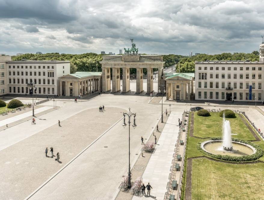 Berlim, a capital da Alemanha, é uma cidade vibrante onde uma rica história se encontra com a inovação contemporânea.