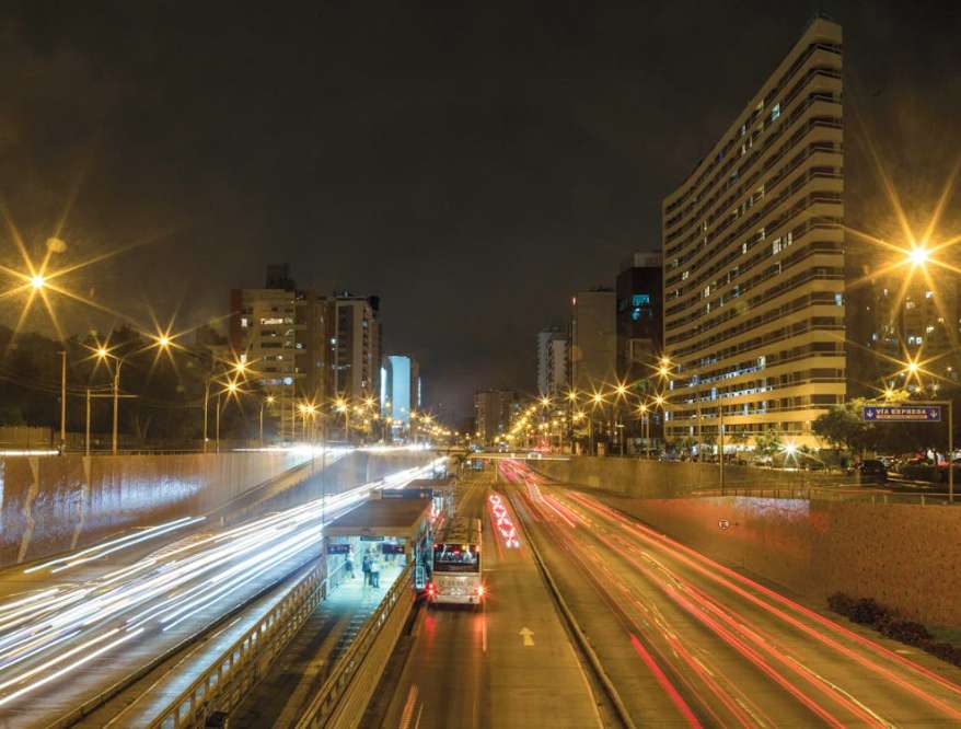 Por que visitar: Santiago é uma cidade moderna, cercada pela majestosa Cordilheira dos Andes. Ideal para quem curte vinhos, a região adquire destaque pelas vinícolas que oferecem degustações.