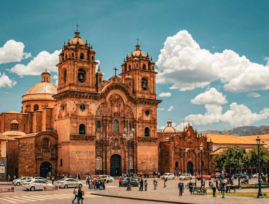 Por que visitar: Antiga capital do Império Inca, Cusco é rica em história e é a porta de entrada para Machu Picchu, uma das Novas Sete Maravilhas do Mundo.