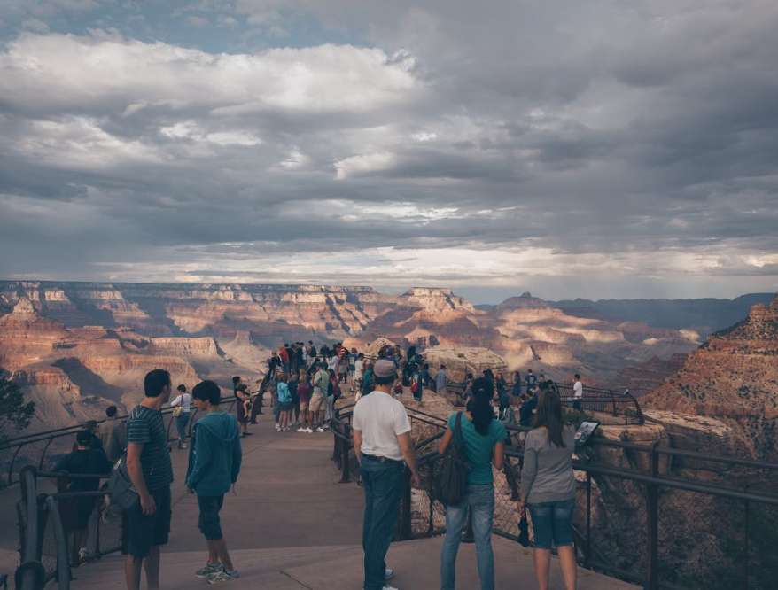 Uma Maravilha NaturalO Grand Canyon, localizado no estado do Arizona, é um dos lugares imperdíveis mais impressionantes da Terra. Suas vastas paisagens e formações geológicas magníficas atraem visitantes de todo o mundo, proporcionando uma experiência deslumbrante que destaca a beleza natural e a grandiosidade desse destino icônico.